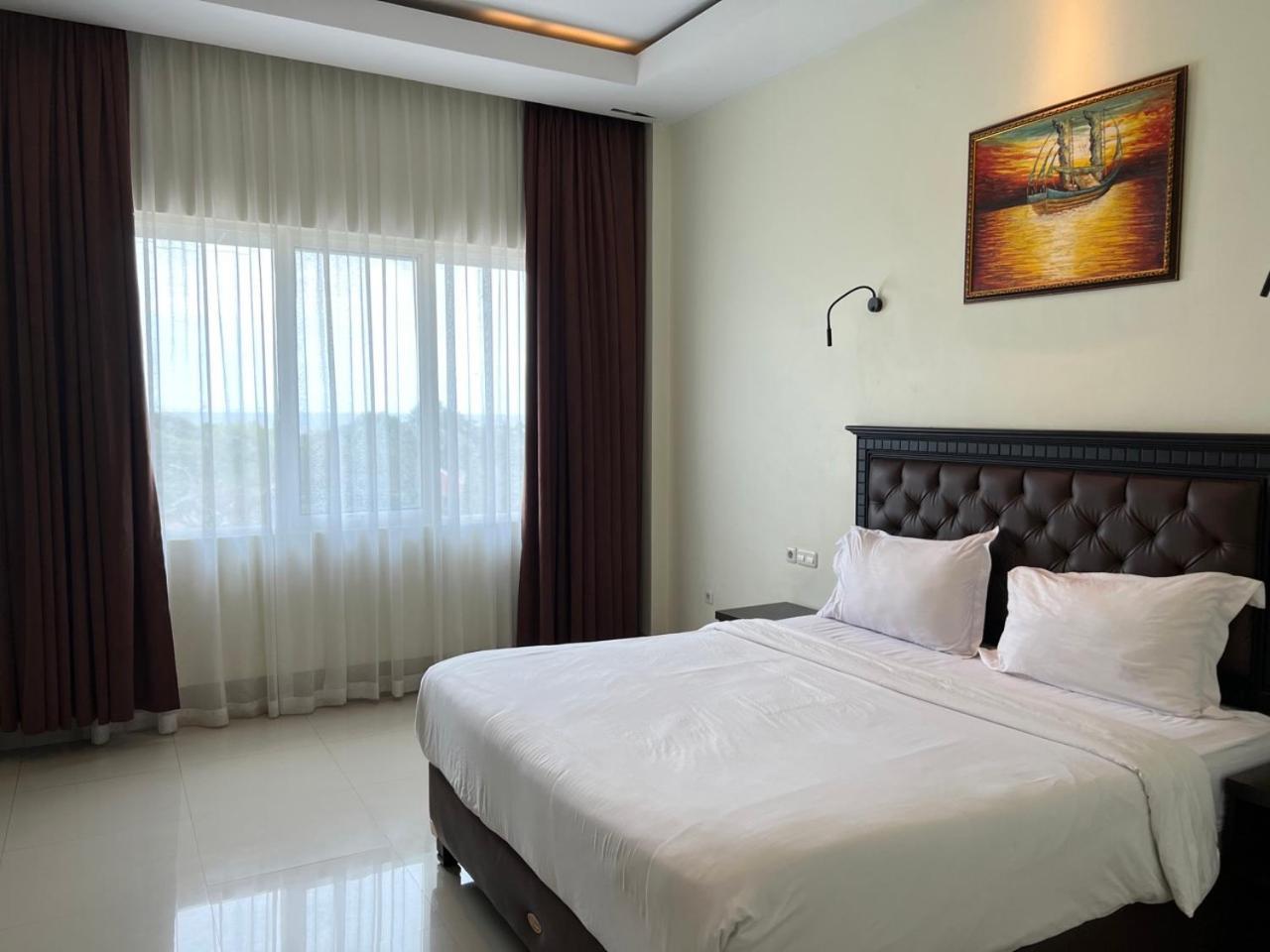 Kirei Hotel Bantaeng Exterior photo
