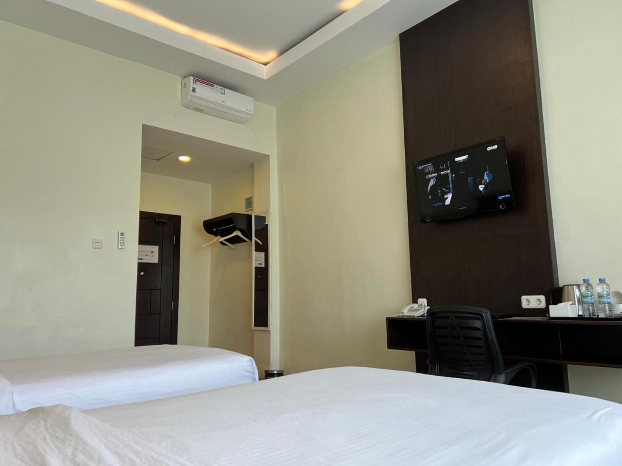 Kirei Hotel Bantaeng Exterior photo