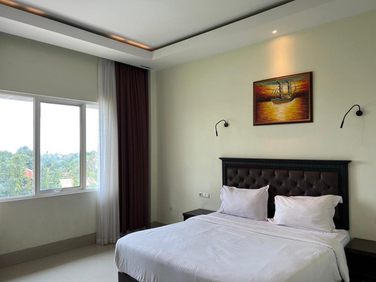 Kirei Hotel Bantaeng Exterior photo
