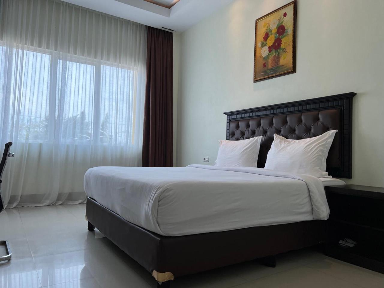 Kirei Hotel Bantaeng Exterior photo