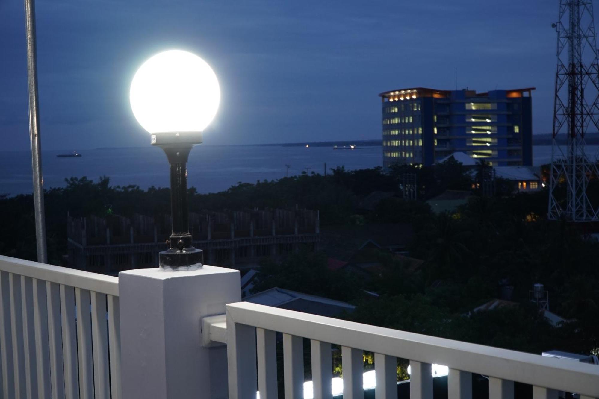 Kirei Hotel Bantaeng Exterior photo